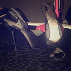 LIKE-NEW STUART WEITZMAN STILLETO PEEP TOE SLING